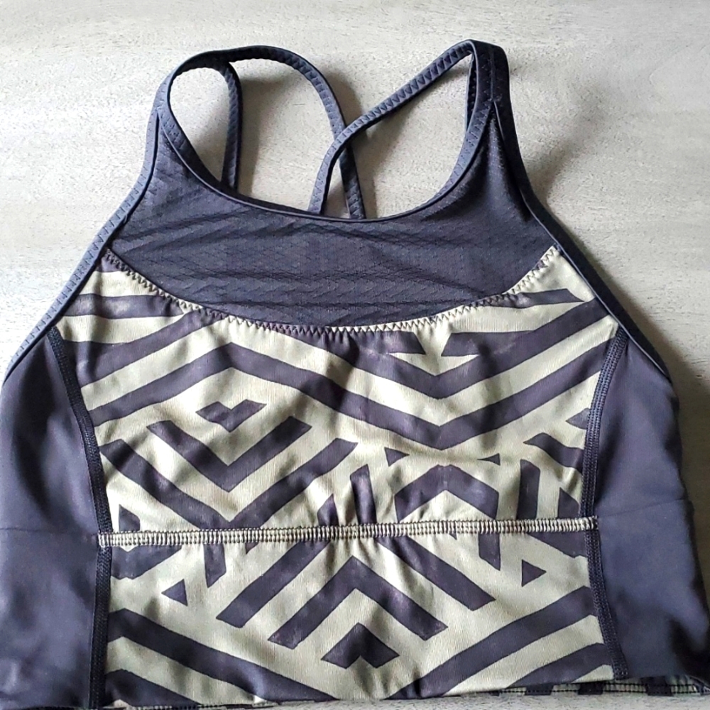Lululemon sports bra